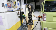 加油站露腰小姐姐图片,加油站露腰小姐姐成焦点